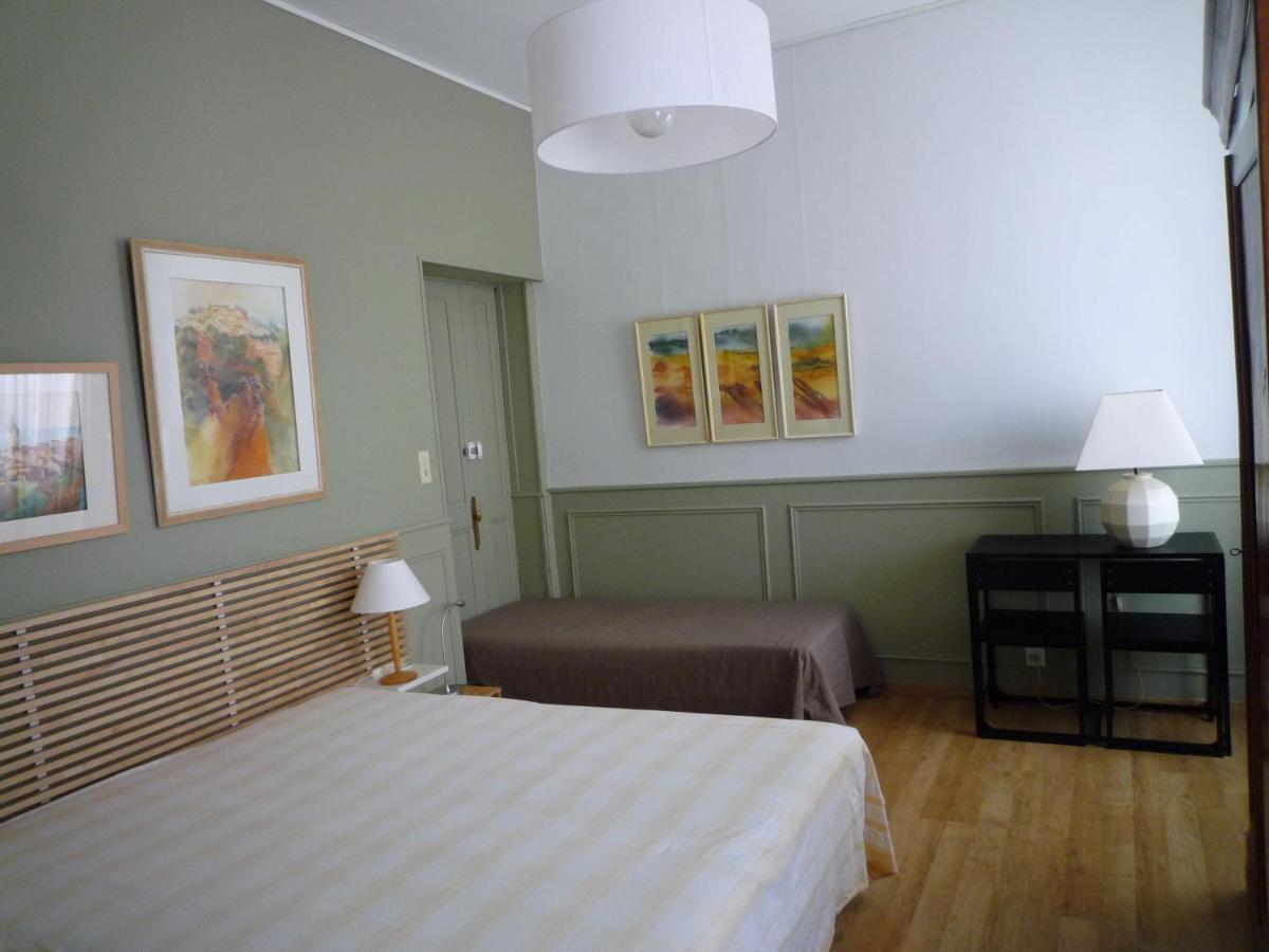 Appartement Avignon Centre Intra Muros Cour Exterieure Parking Prive Gratuit Екстер'єр фото