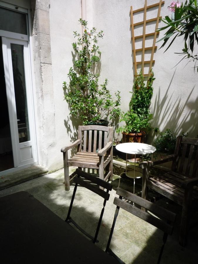 Appartement Avignon Centre Intra Muros Cour Exterieure Parking Prive Gratuit Екстер'єр фото