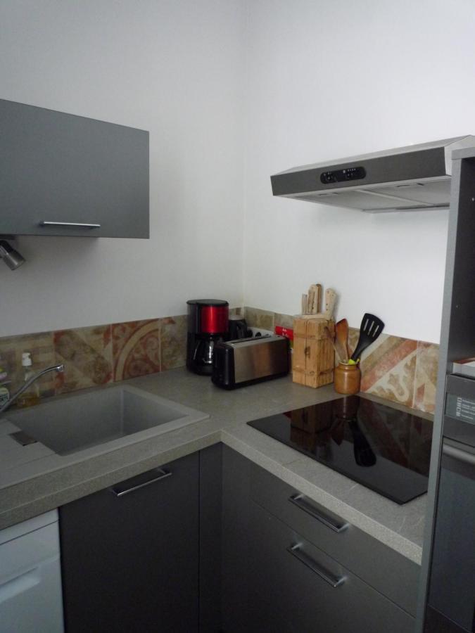 Appartement Avignon Centre Intra Muros Cour Exterieure Parking Prive Gratuit Екстер'єр фото