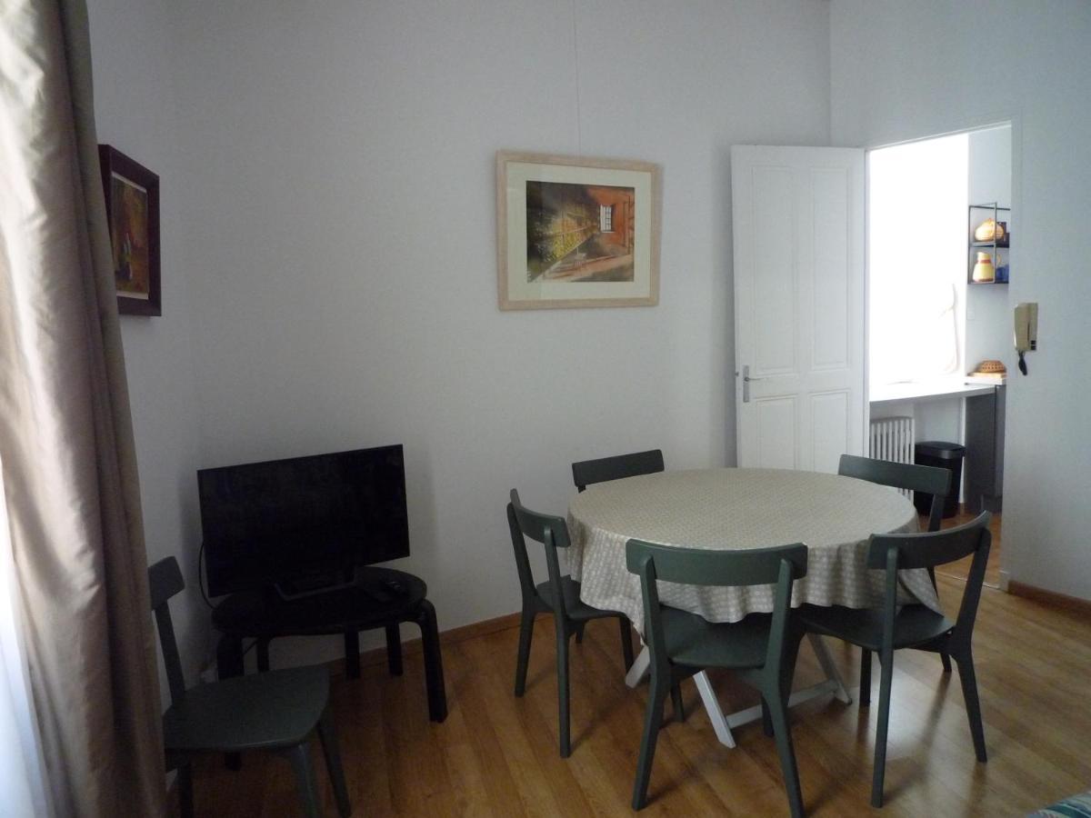 Appartement Avignon Centre Intra Muros Cour Exterieure Parking Prive Gratuit Екстер'єр фото